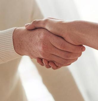 El Corte Inglés acuerda con los sindicatos distribuir el sueldo de sus empleados en 14 pagas 