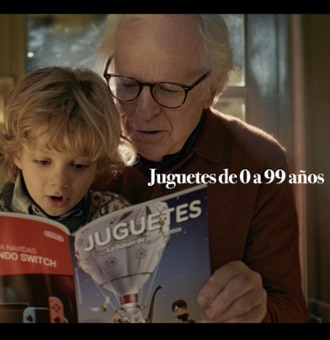 El Corte Inglés rinde homenaje a la relación entre abuelos y nietos en su spot de juguetes de Navidad