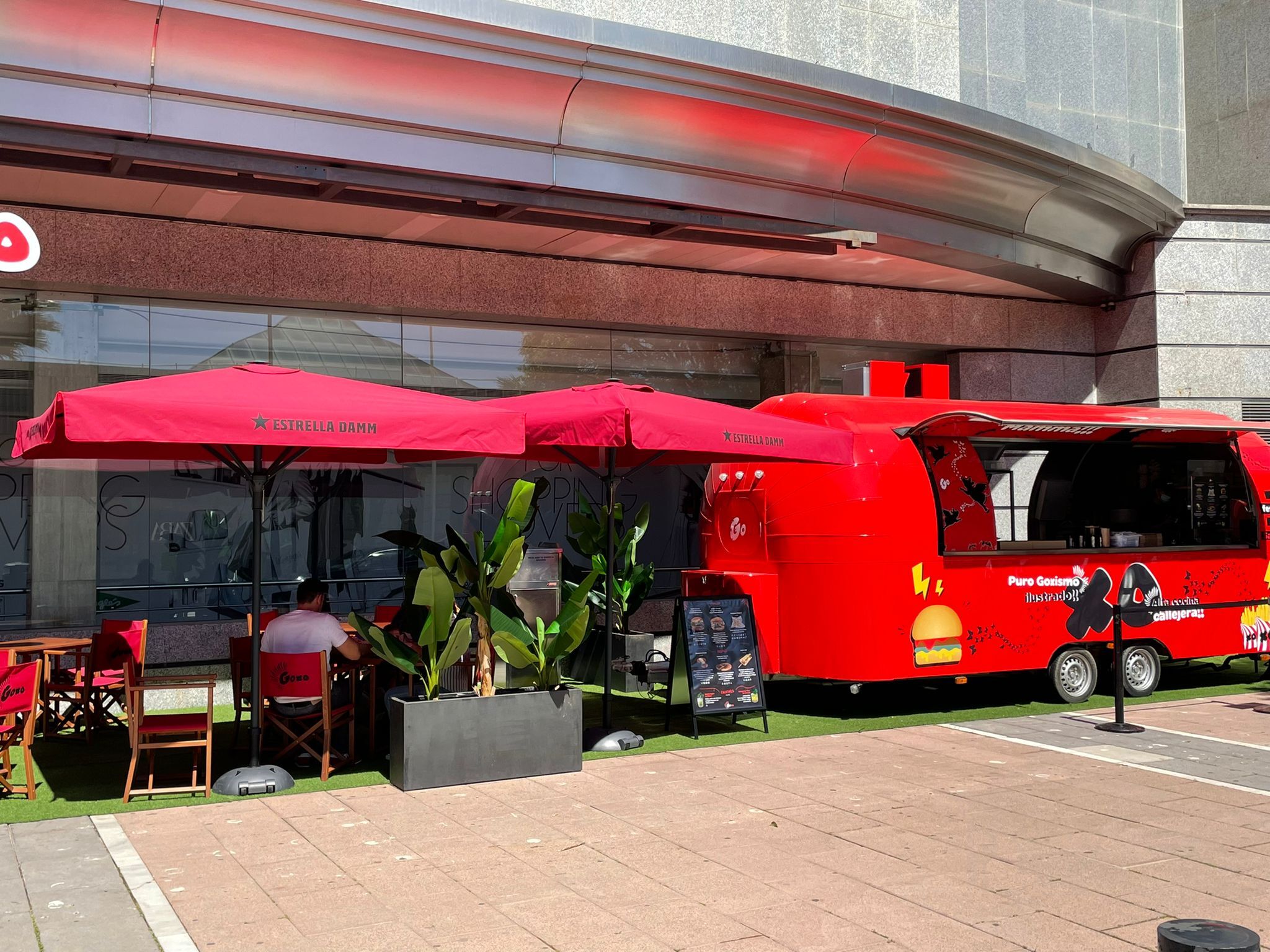 El Corte Inglés amplía su colaboración con Dabiz Muñoz e instala un nuevo 'food truck’ en Puerto Banús   