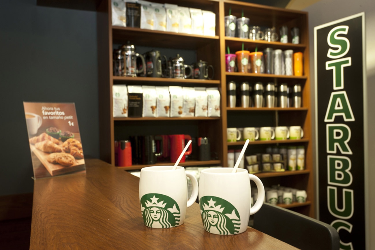 El Corte Inglés y Grupo Vips firman un acuerdo de colaboración para Starbucks