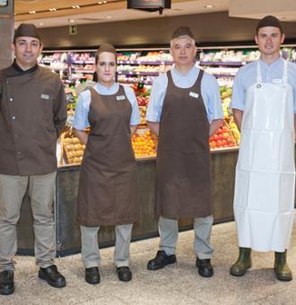 Más de 7.000 empleados de alimentación de El Corte Inglés estrenan nuevos uniformes
