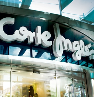 El Corte Inglés celebra el Día Mundial del Ahorro Energético apagando las fachadas de sus centros comerciales 