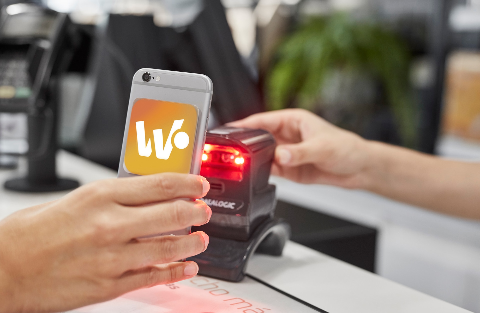 Los clientes de El Corte Inglés podrán pagar sus compras a través de la  app Waylet de Repsol 