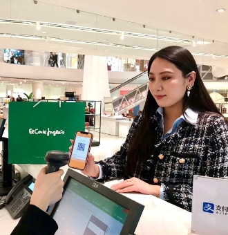 El Corte Inglés incorpora Alipay+ para mejorar la experiencia de compra de los turistas asiáticos