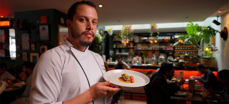 El Corte Inglés lleva a sus cafeterías el imaginario gastronómico del chef colombiano Cristian Ramírez