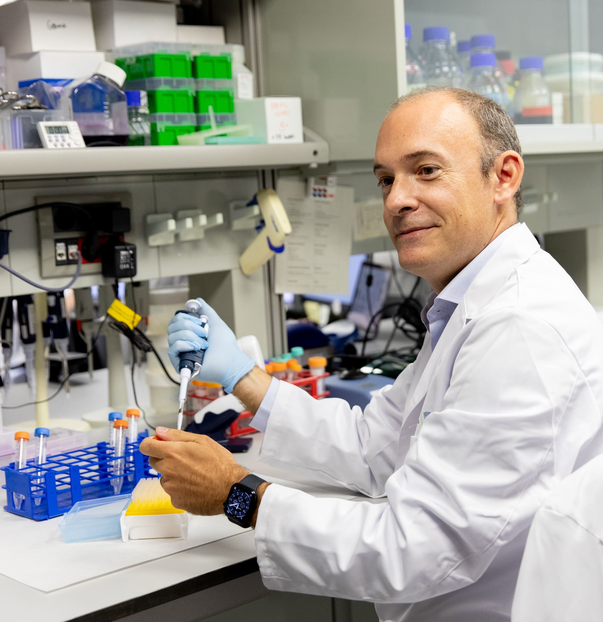 El Corte Inglés amplía su apoyo a la investigación contra el cáncer y financiará un nuevo proyecto a cinco años