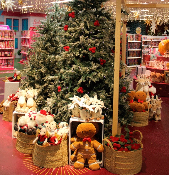 El Corte Inglés adelanta su promoción de juguetes para ayudar a Papá Noel y los Reyes Magos