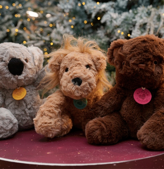 El Corte Inglés crea para Fundación Aladina una colección de peluches 100% benéficos y sostenibles