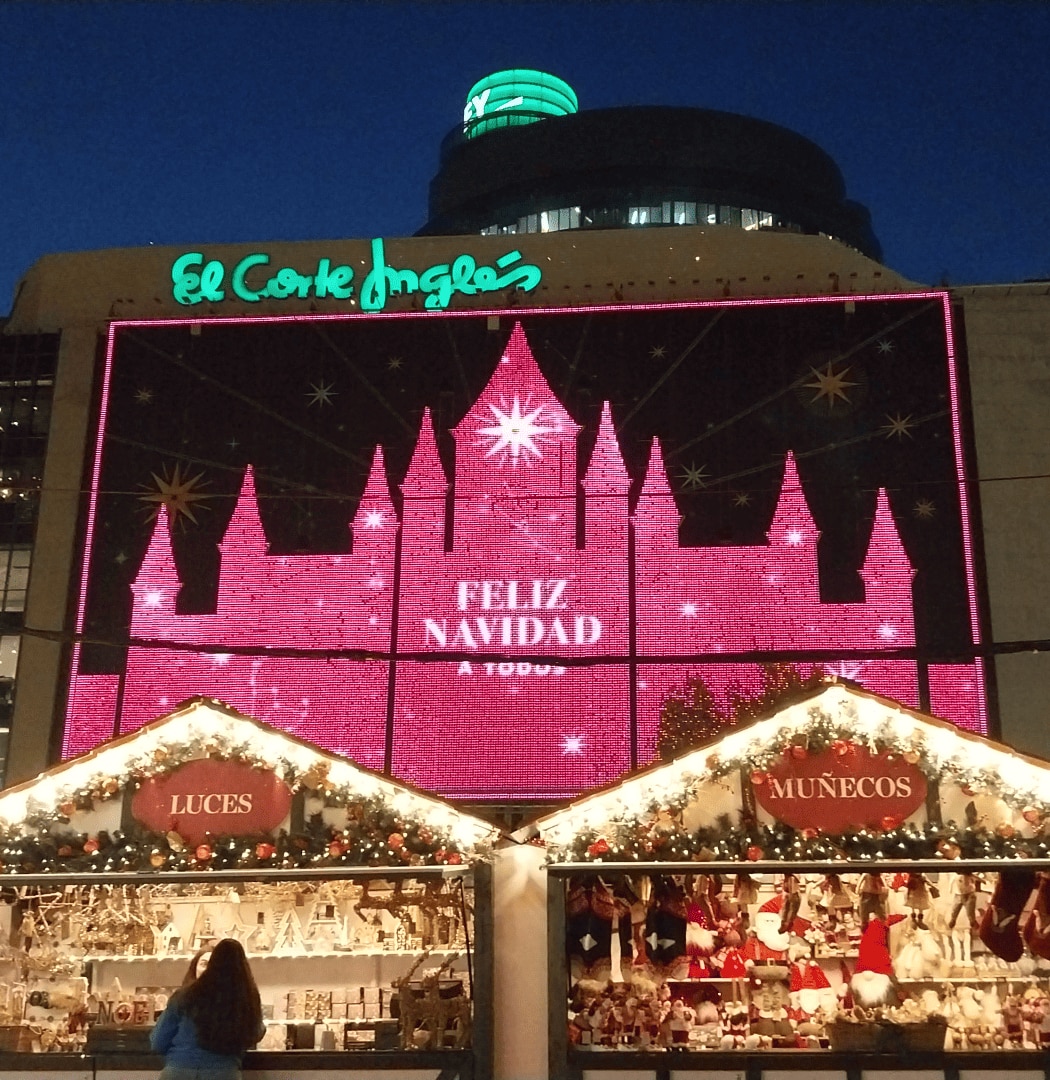 El Corte Inglés da la bienvenida a la Navidad con sus mercados navideños cargados de regalos y gastronomía
