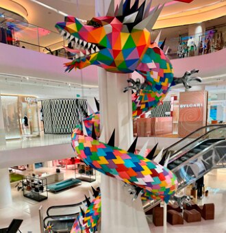 El Corte Inglés celebra el Año Nuevo Chino del Dragón con una espectacular escultura diseñada por Okuda San Miguel