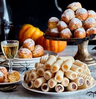 El Corte Inglés elabora más de 30.000 kilos de huesos de santo y buñuelos de viento para el Día de Todos los Santos