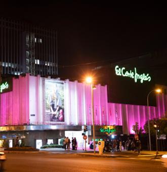 El Corte Inglés viste de rosa 21 de sus fachadas en apoyo al Día Mundial contra el Cáncer de Mama
