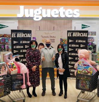 El Corte Inglés y los niños de Master Chef Junior 8 entregan juguetes a la Fundación Aladina