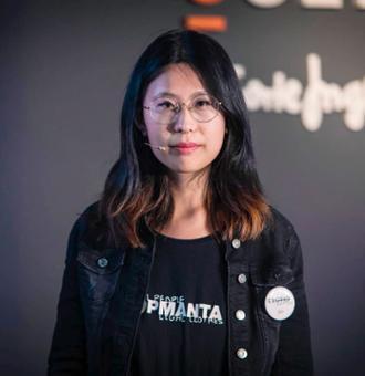 Paloma Chen, ganadora del II Premio Nacional de Poesía de Ámbito Cultural de El Corte Inglés, recita hoy en la RAE