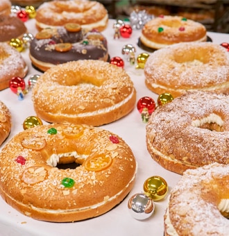El Corte Inglés elabora 850.000 roscones de Reyes con ingredientes de calidad como masa madre y nata pura