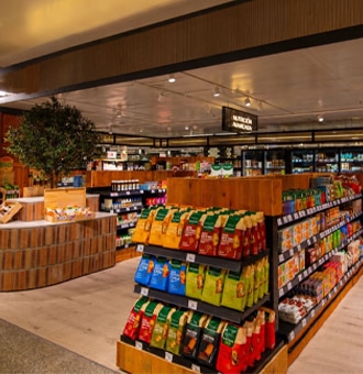 El Corte Inglés baja el precio de 1.300 productos habituales de la cesta de la compra