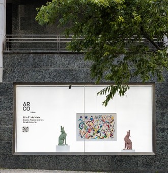 Montras do El Corte Inglés exibem, em associação à ARCOlisboa 2026, obras de Joana Vasconcelos, Hugo de Almeida Pinho, Diogo Bolota e José Taborda