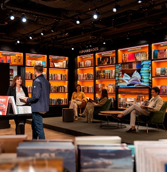 El Corte Inglés celebra la Feria del Libro de Madrid con dos casetas y firmas de casi 120 autores