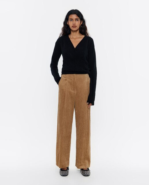 Pantalones de mujer tipo carrot con pinzas y cinturilla fruncida