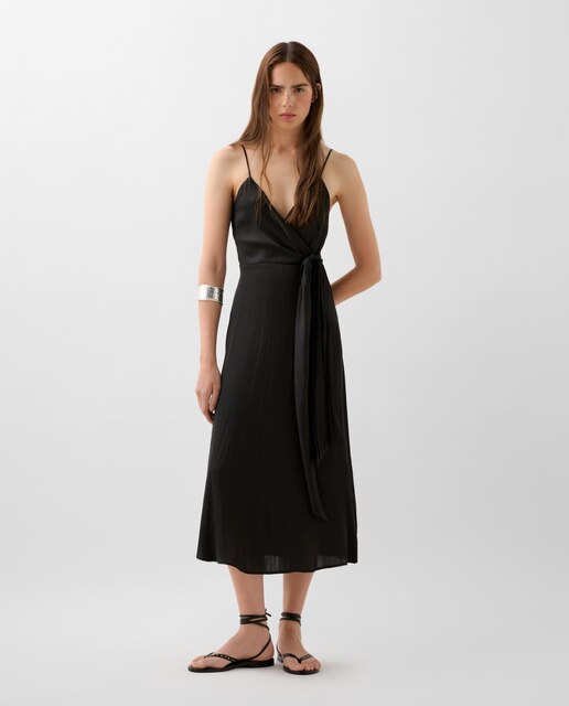 Vestido midi con detalle de lazo