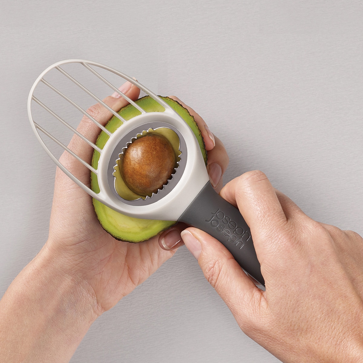 Utensilio 3 en 1 para aguacate Duo Joseph Joseph Beige-4
