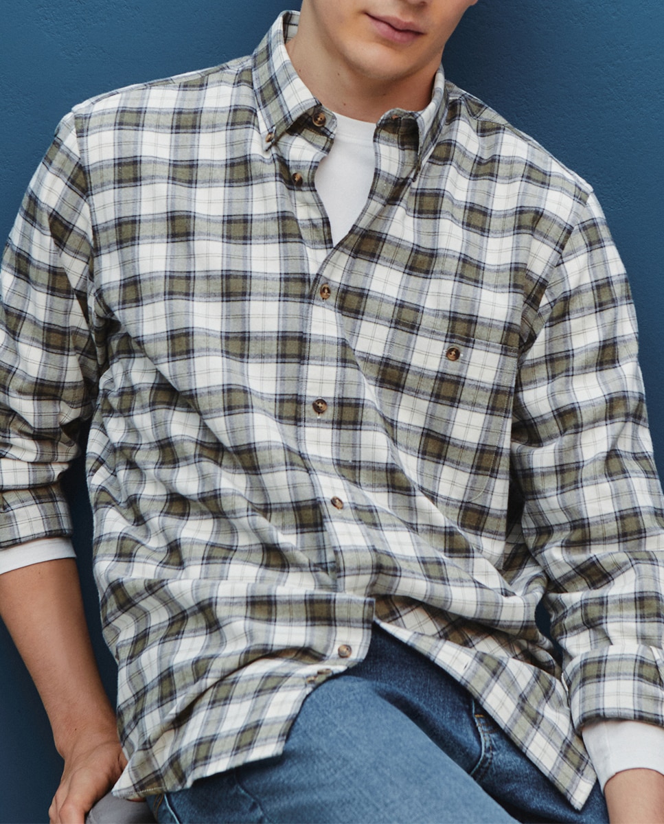 Imagen 0 de Camisa de hombre  de cuadros