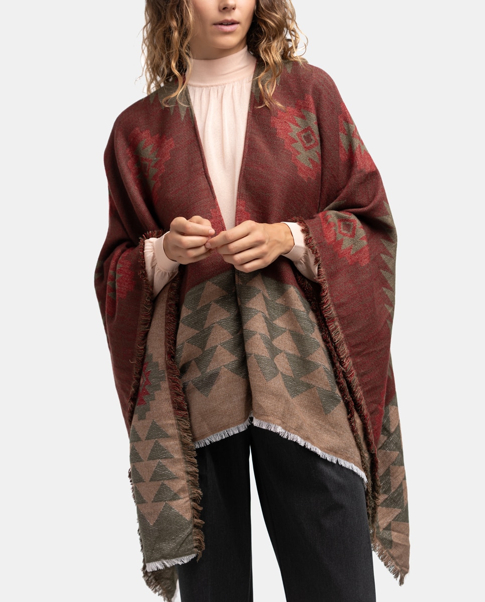 Imagen 0 de Poncho con estampado geométrico en burdeos