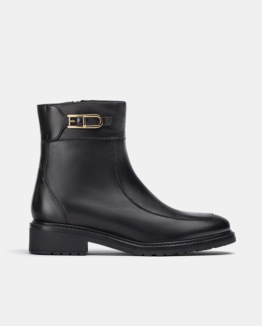 Imagen 0 de Botines de mujer de piel con puntera redonda