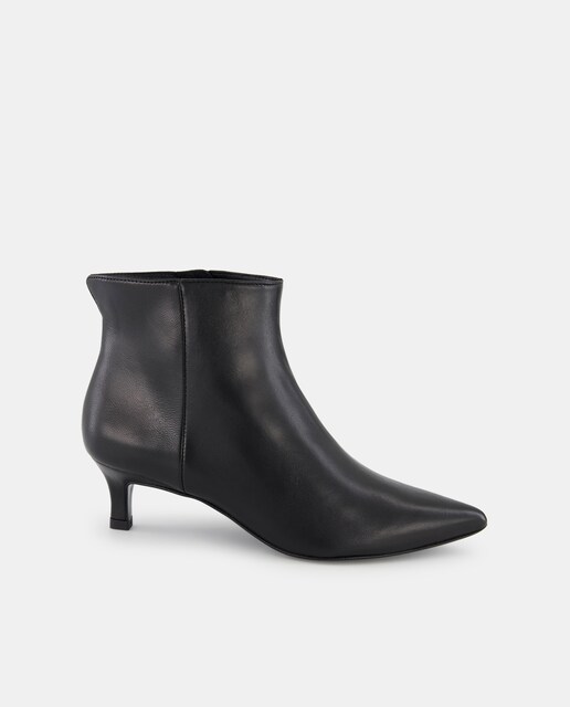 Imagen 0 de Botines de punta fina y tacon de aguja