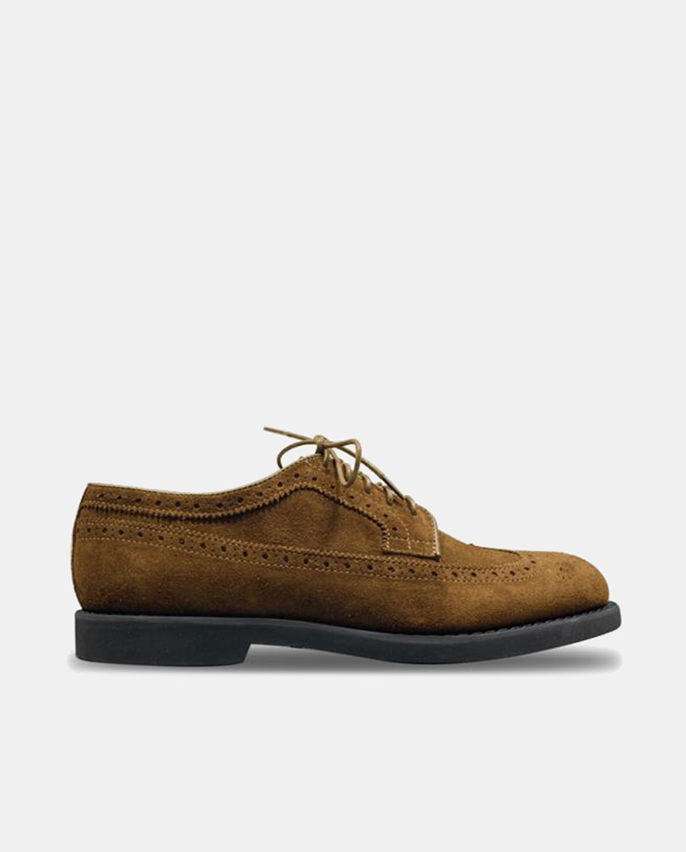 Imagen 0 de Zapatos de cordones de hombre en camel de ante con pala vega detalle de picados y suela de goma