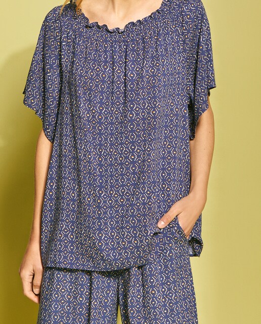 Imagen 0 de Blusa top estampada con gomas