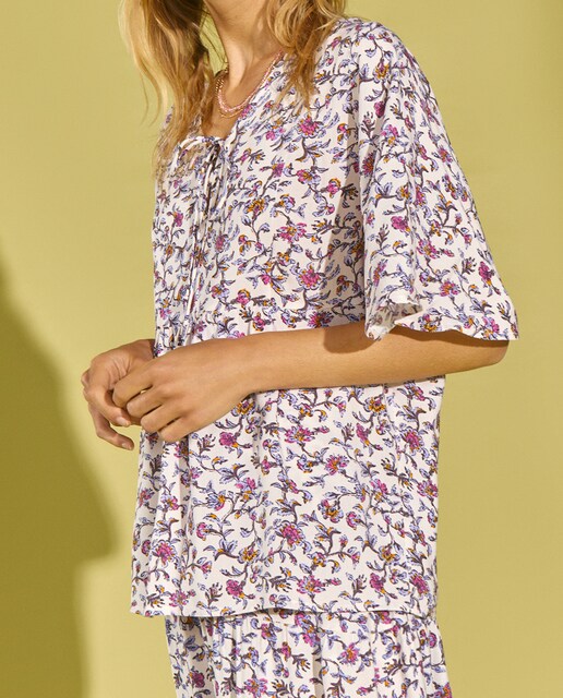 Imagen 0 de Blusa de mujer con flores