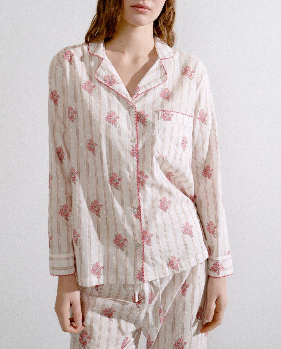 Imagen 0 de Pijama de mujer camisero con flores plumeti