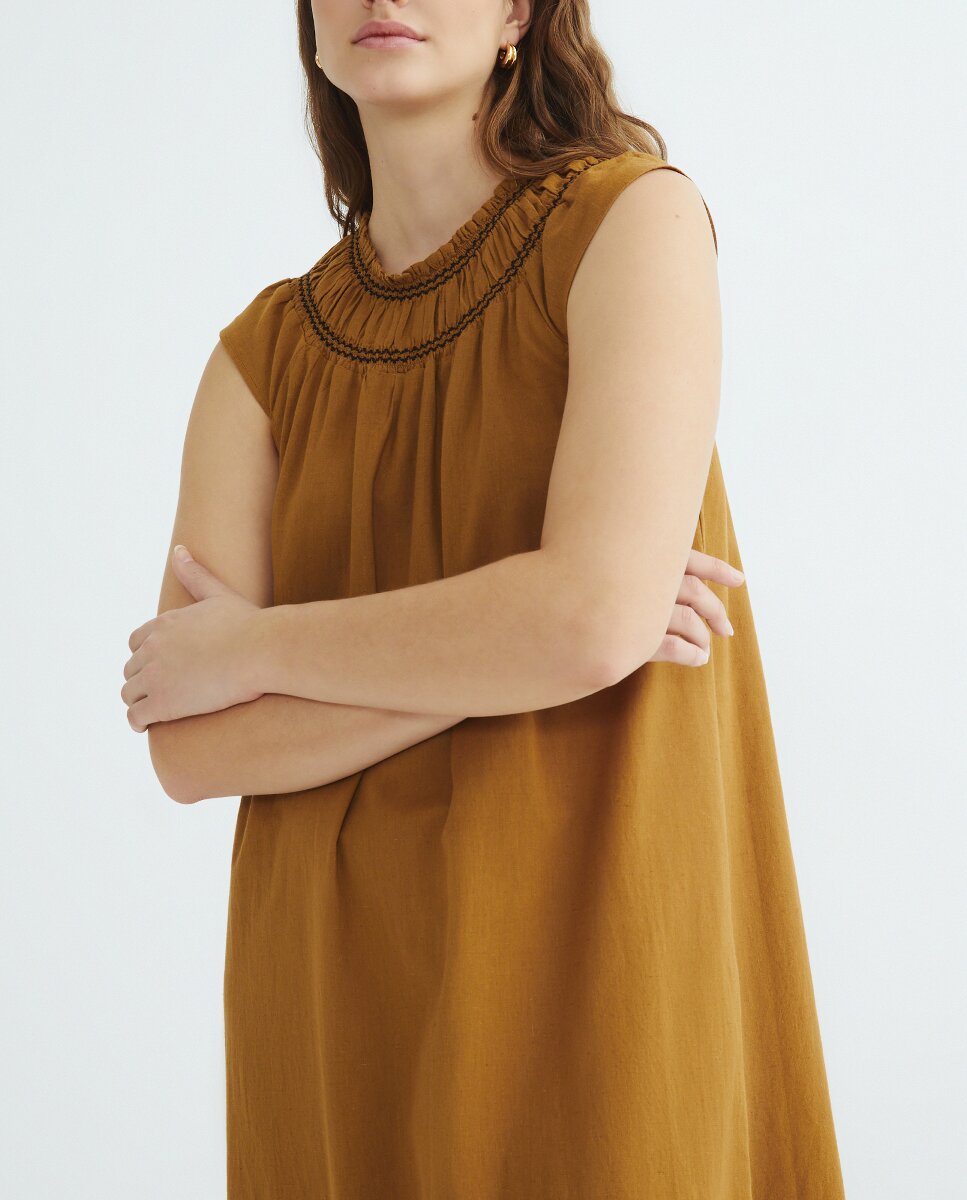 Imagen 0 de Vestido mujer bordado cuello