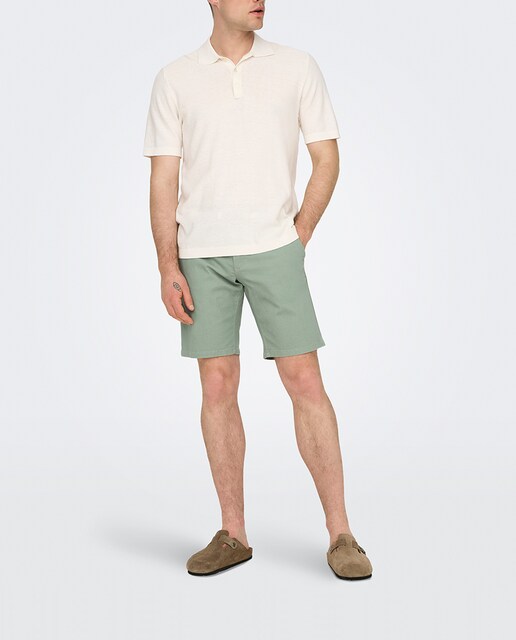 Imagen 0 de Patalón bermuda con cinturón de hombre