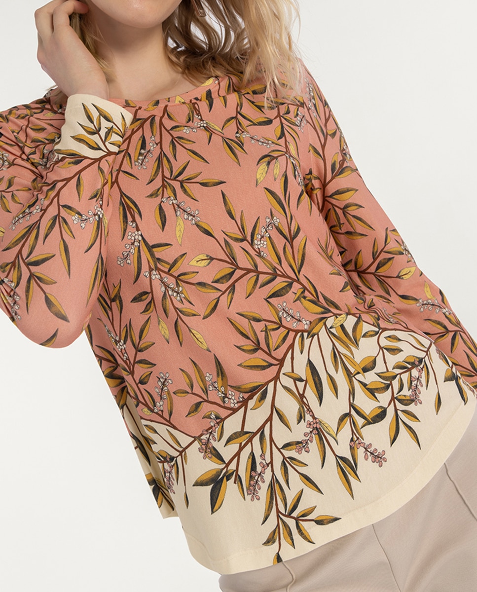 Imagen 0 de Camiseta de mujer con estampado floral y manga larga