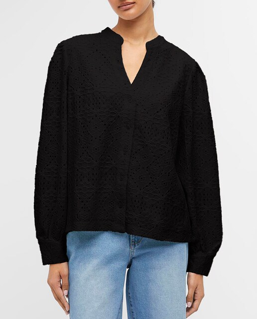 Imagen 0 de Camisa de mujer calada de manga larga