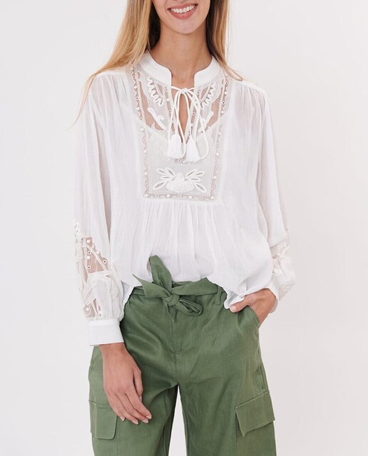 Imagen 0 de Blusa de mujer con escote redondo y manga larga.