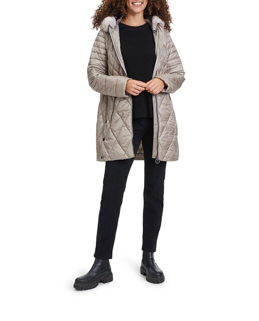 Imagen 0 de Chaqueta 3/4 de plumas con capucha fija con pelo removible mujer