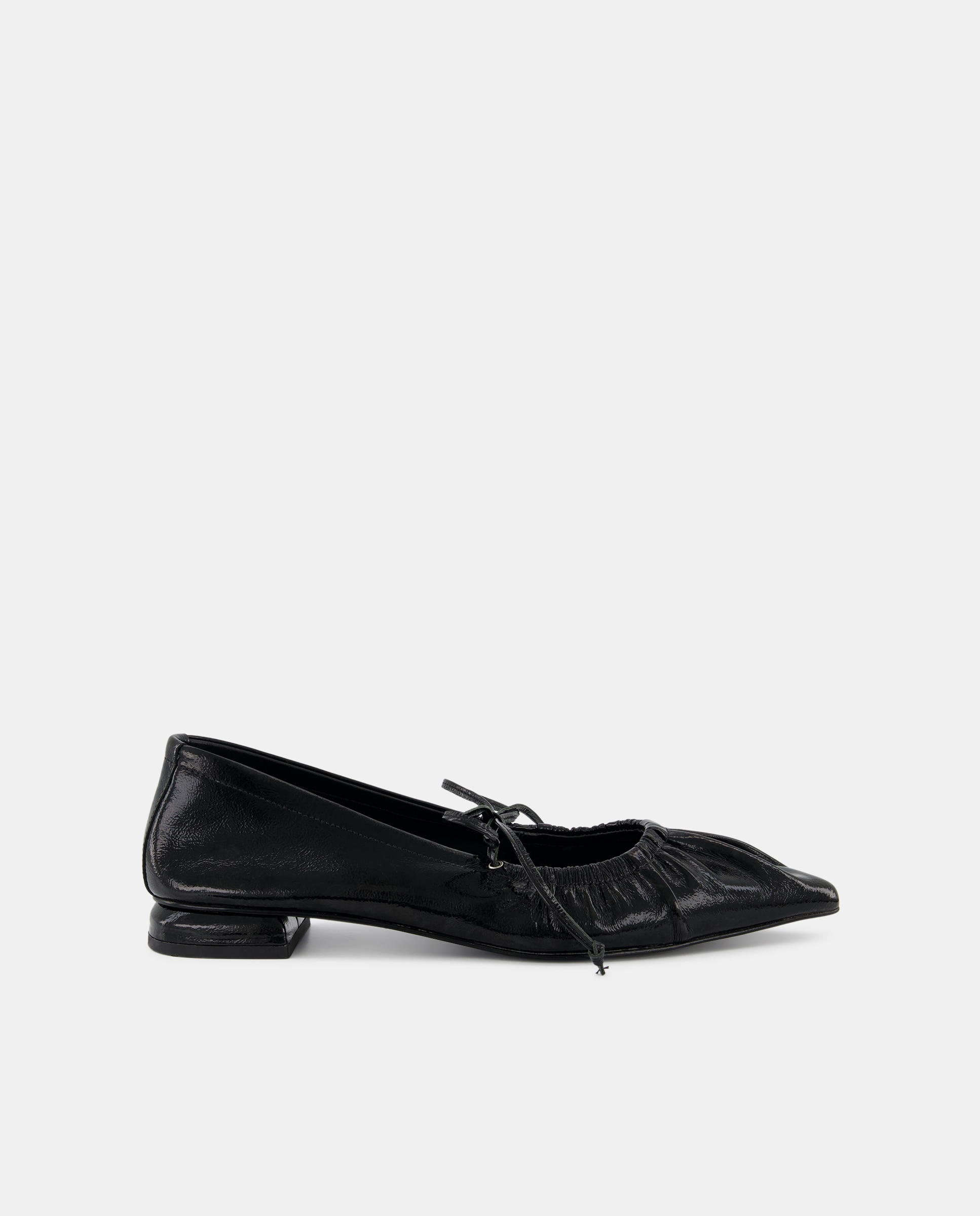 Imagen 0 de Zapatos planos de mujer con atado arrugado