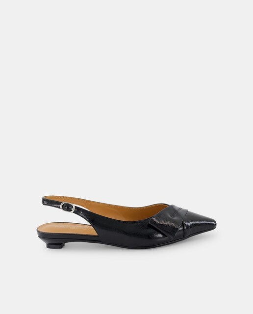 Imagen 0 de Zapatos planos destalonados de mujer