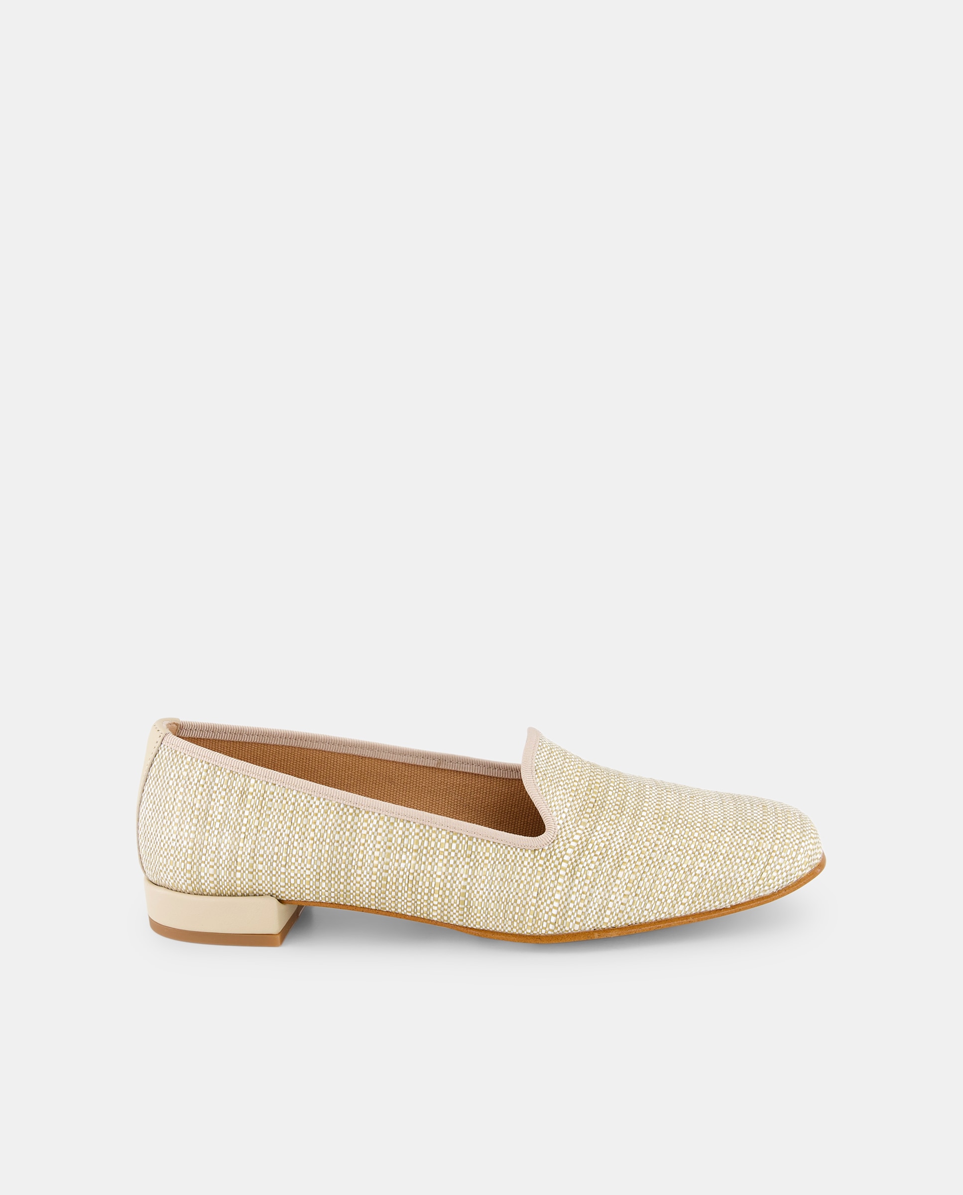 Imagen 0 de Zapato plano de mujer, babucha rafía.