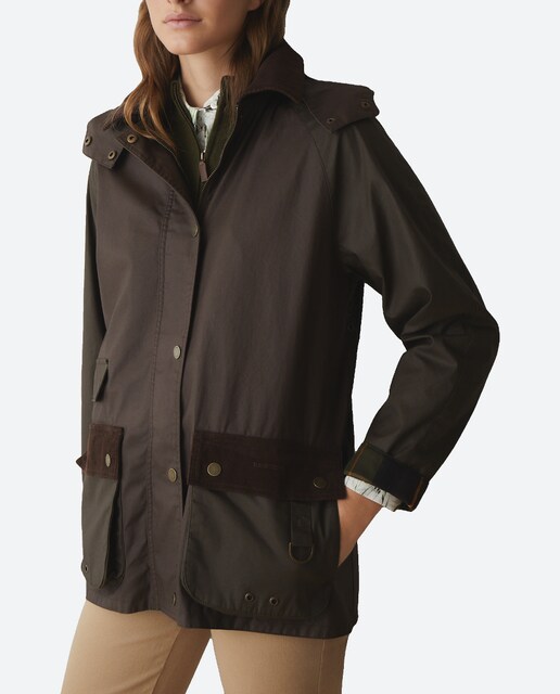 Imagen 0 de Parka resinada con parches de mujer