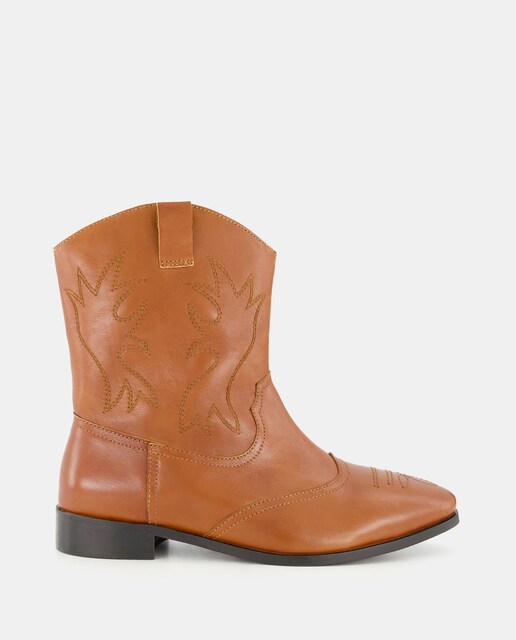 Imagen 0 de Bota de mujer bordados