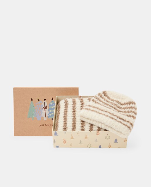 Imagen 0 de Conjunto gorro-bufanda estampado rayas