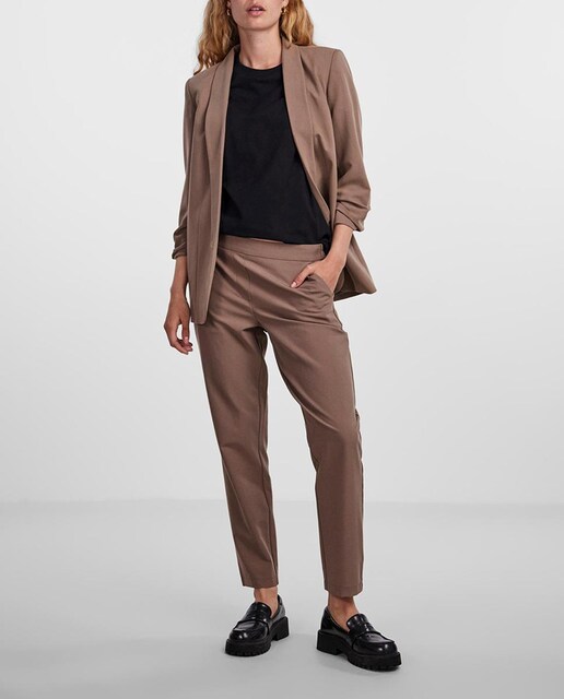 Imagen 0 de Pantalón de vestir tobillero de mujer