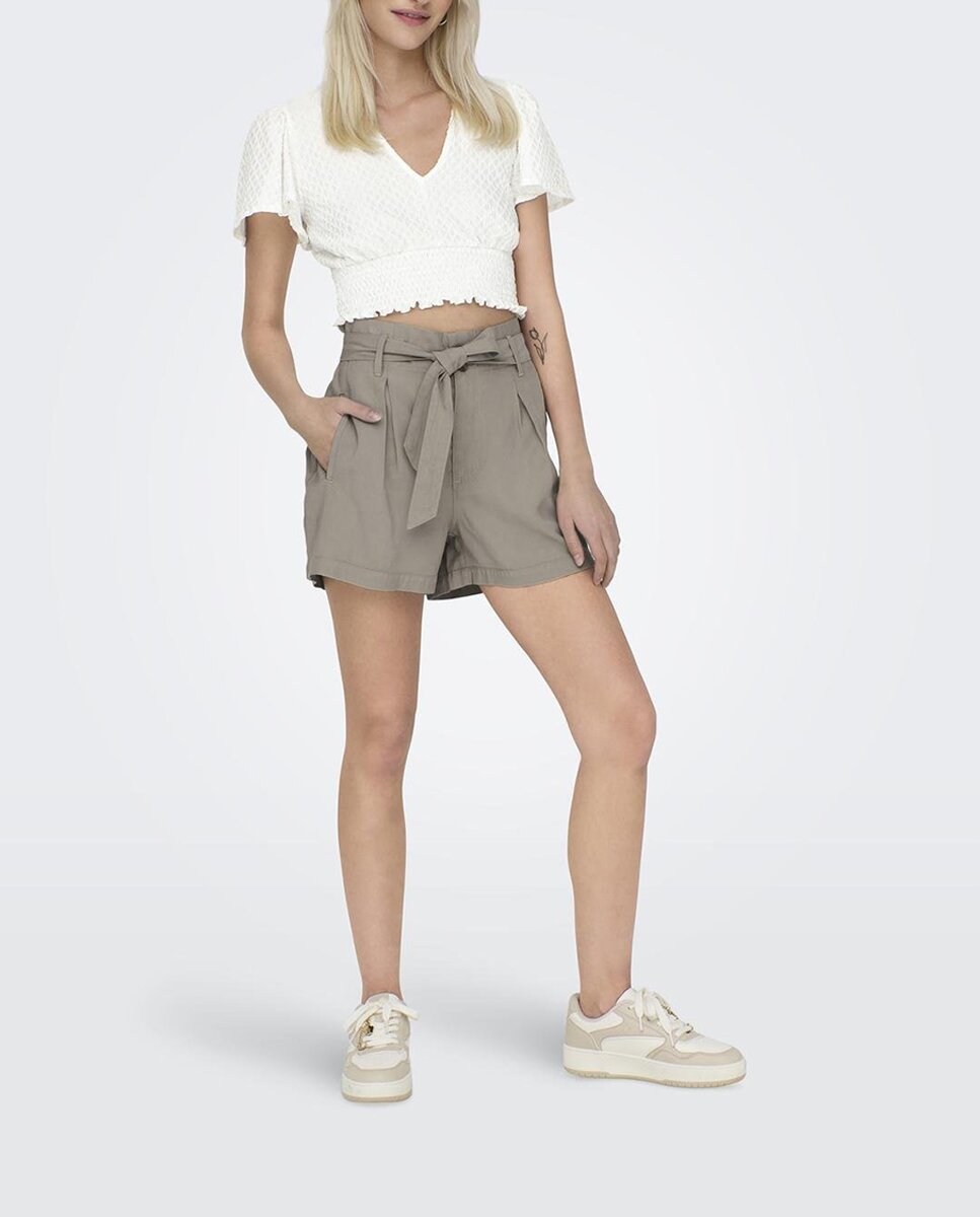 Imagen 0 de Pantalón de mujer corto con cinturón ajustable
