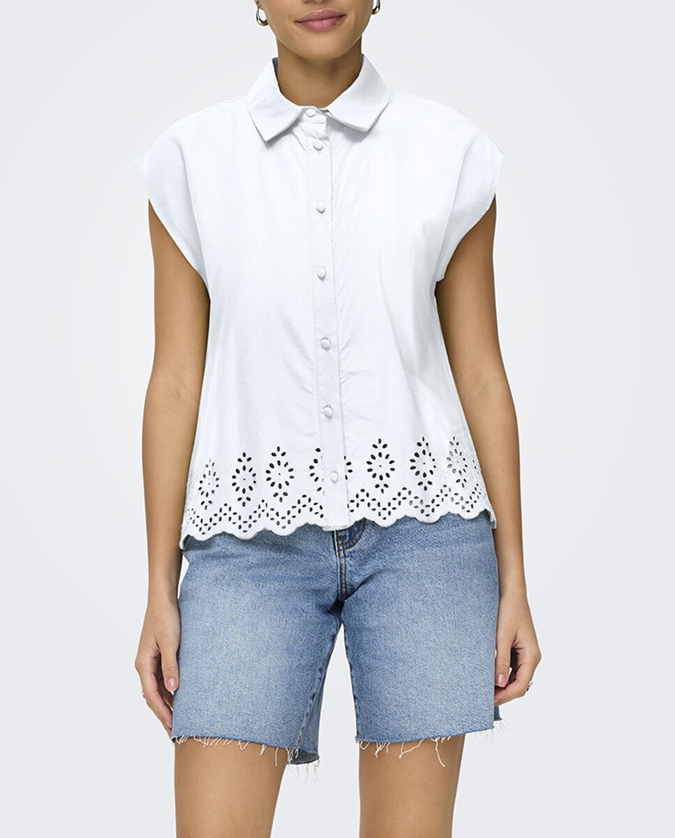 Imagen 0 de Camisa de mujer corta con detalle bordado