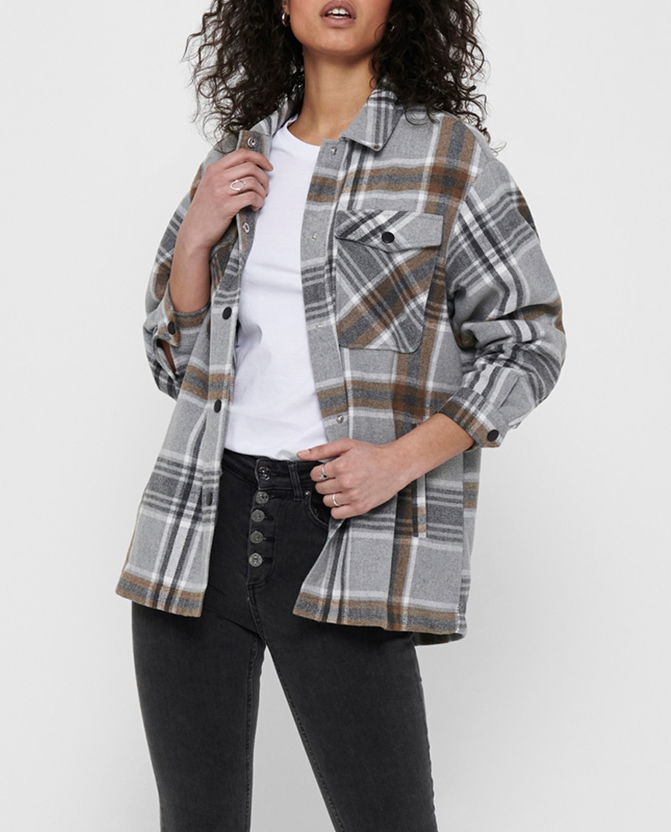 Imagen 0 de Sobrecamisa de mujer oversize con estampado de cuadros