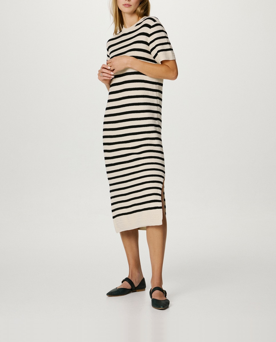Imagen 0 de Vestido midi de punto fino de rayas